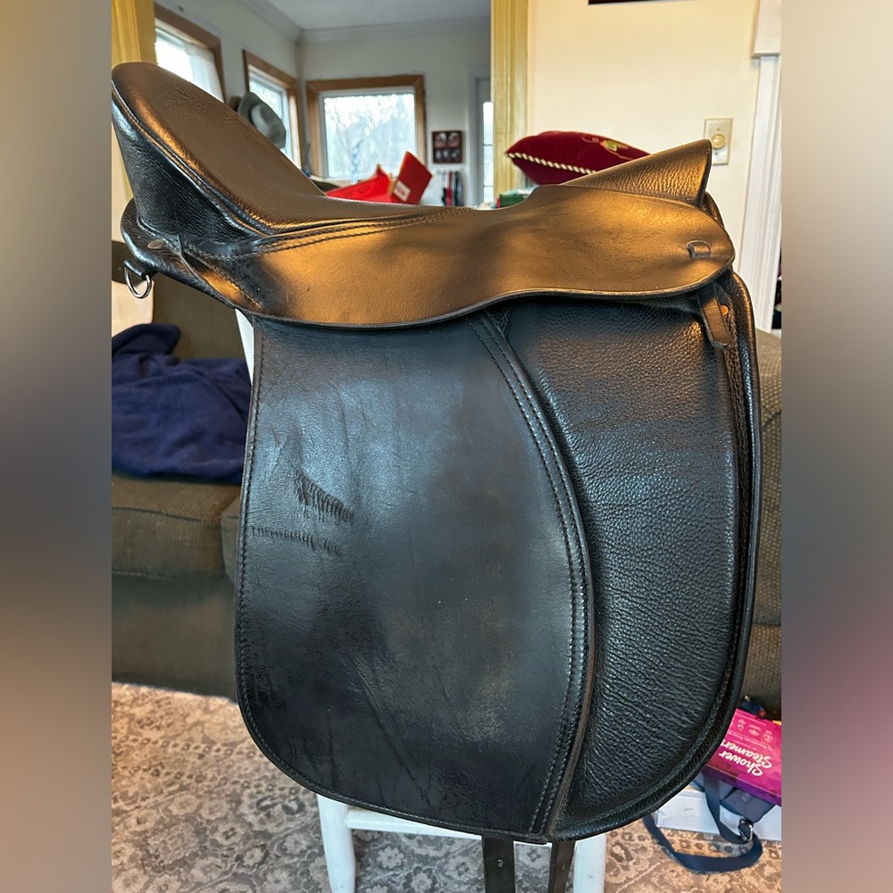 Ansur dressage saddle